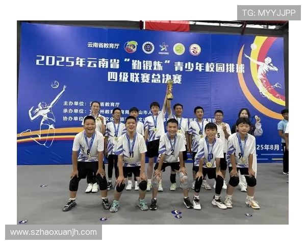 聚焦足坛巨星成长轨迹与荣耀时刻全景解析其传奇人生篇章纵览史诗