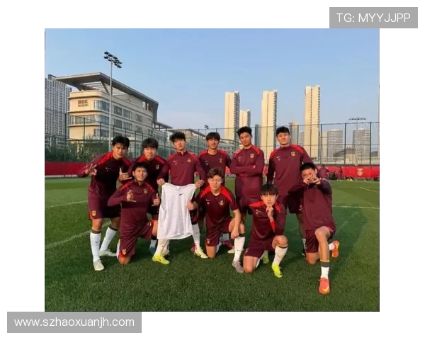 梅州客家队迎战强敌激烈对决展现足球风采与拼搏精神